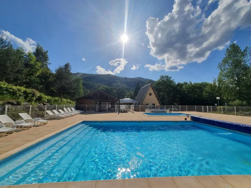 Chalet mit Garten, Terrasse und Pool - Image 1