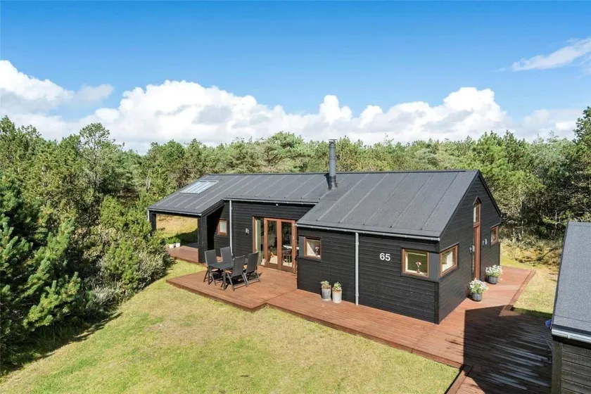 Holiday home with terrace & barbeque | Dogs allowed - Image 1