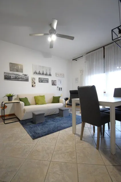 Flat with terrace - Image 1