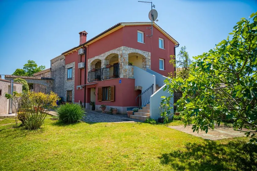 House Peroj 705 - Image 1