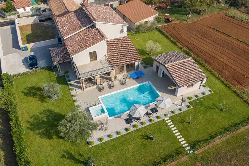 Villa with jacuzzi - Image 1