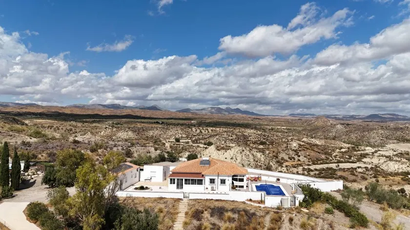 Villa with BBQ, terrace & private pool | Nature view - Image 1