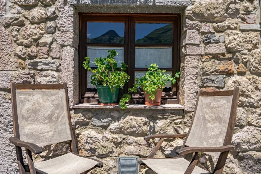 Casa vacacional con jardín y barbacoa | Vistas a la montaña - Image 1