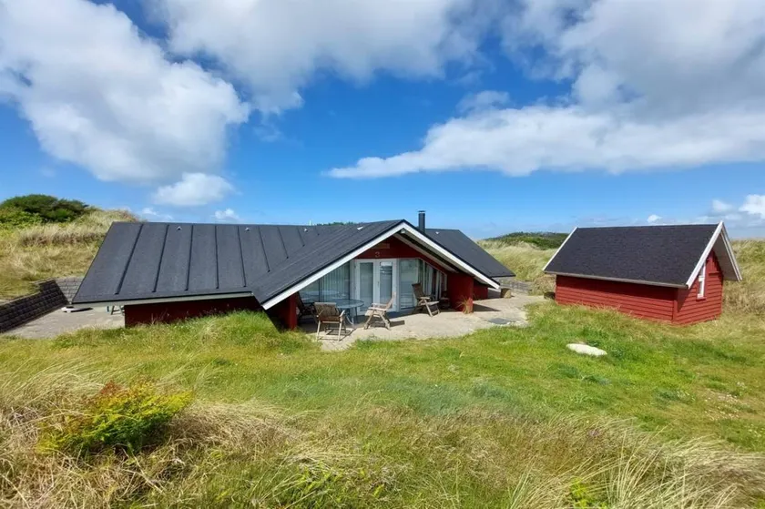 Holiday home with terrace & barbeque | Water view - Image 1