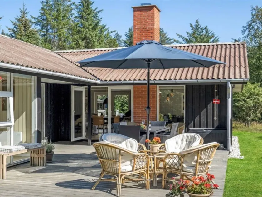 Holiday home with terrace - Image 1