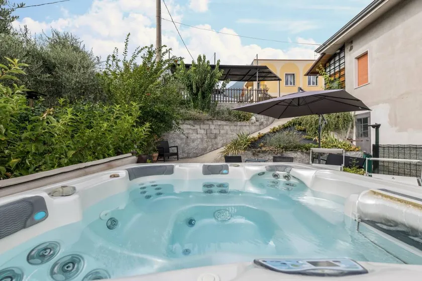 House with garden, terrace & jacuzzi | Mountain view | Perfect for remote work - Image 1