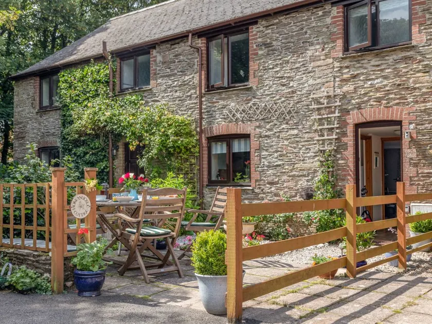 Cottage with garden & terrace - Image 1
