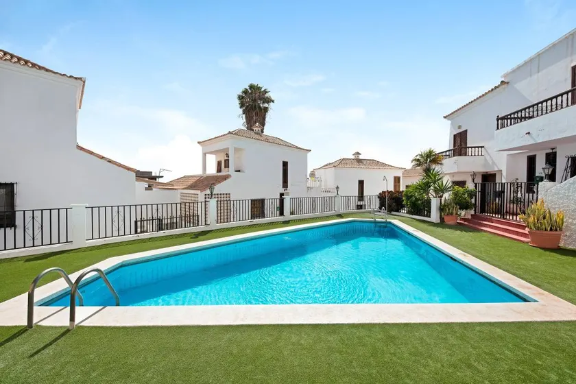 Voll ausgestattetes Ferienhaus mit Pool, Terrasse und Garten | Meerblick | Perfekt für die Arbeit von Zuhause - Image 1