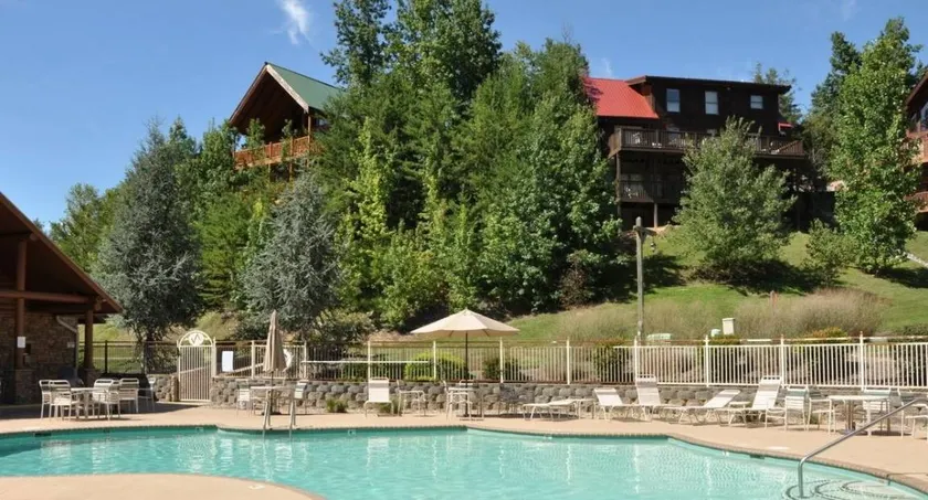 Holiday home with barbeque, jacuzzi & pool | Mountain view - Image 1
