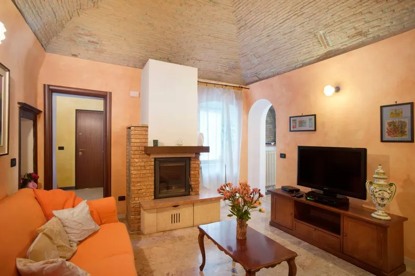 Holiday apartment with terrace | City view - Image 1