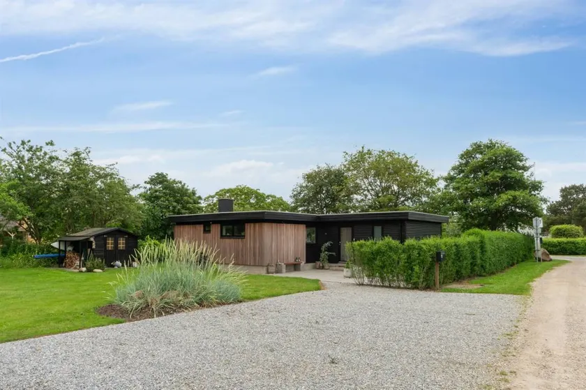 House with garden, barbecue & terrace - Image 1