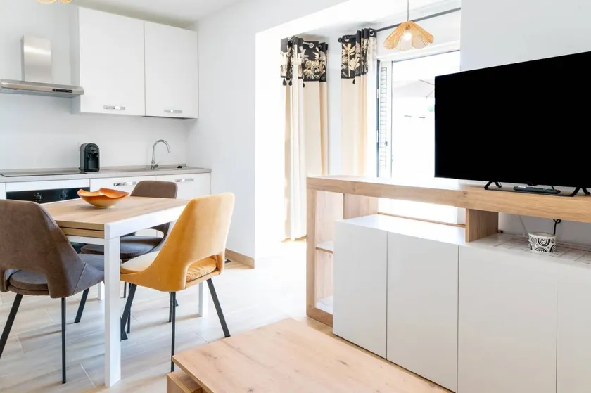 Charmant appartement adapté aux familles avec terrasse et jardin | Vue ville - Image 1