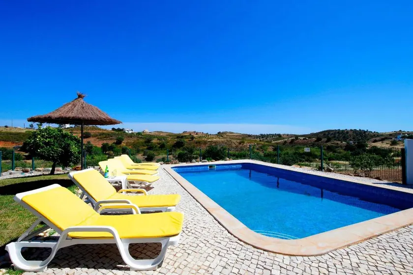Fully equipped villa with terrace, garden & private pool - Image 1