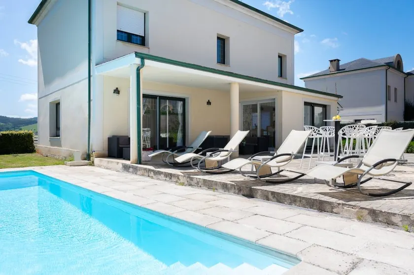 Voll ausgestattetes charmantes Chalet mit Pool und Garten | Bergblick - Image 1