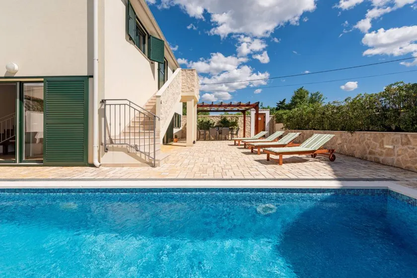 Villa with BBQ, private pool & garden | Garden view - Image 1
