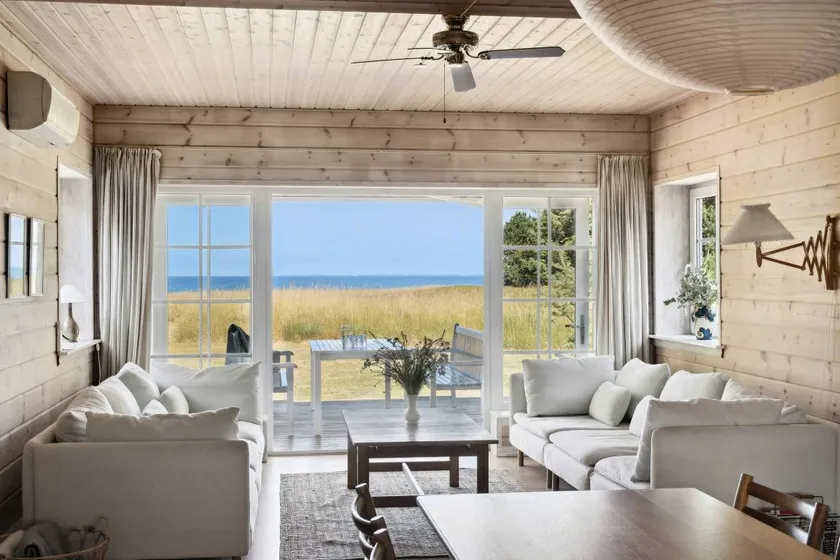 Wake to waves with sea as a neighbour - Image 1