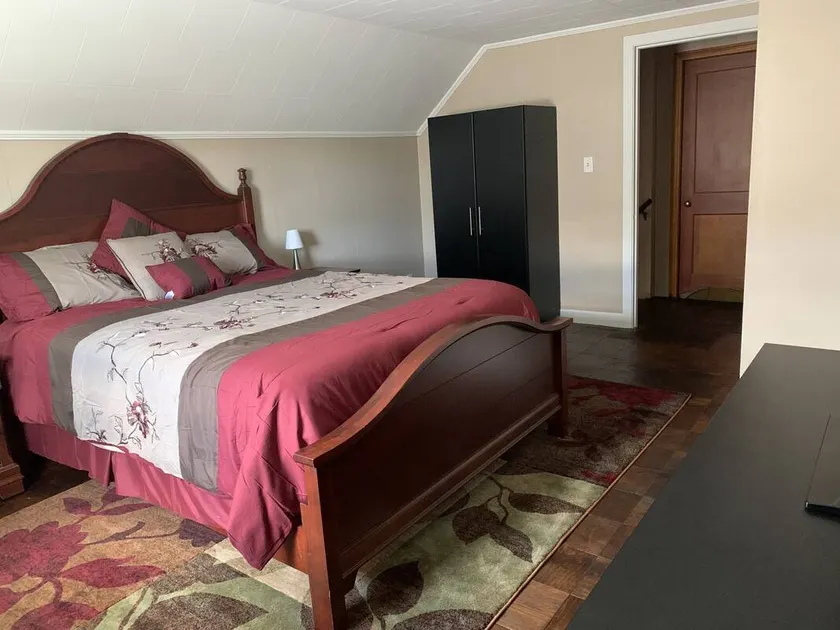 Ruhiges Zimmer in einem friedlichen Zuhause (Nach oben) - Image 1