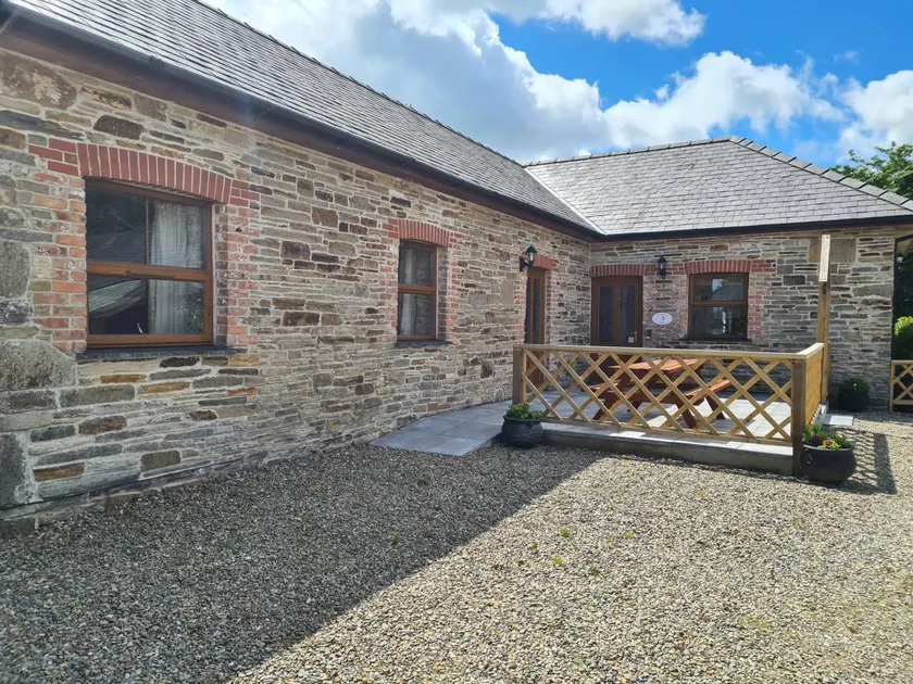 Cottage with barbecue, pool & garden - Image 1