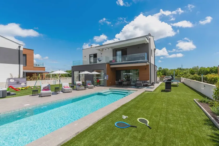 Villa with hot tub - Image 1