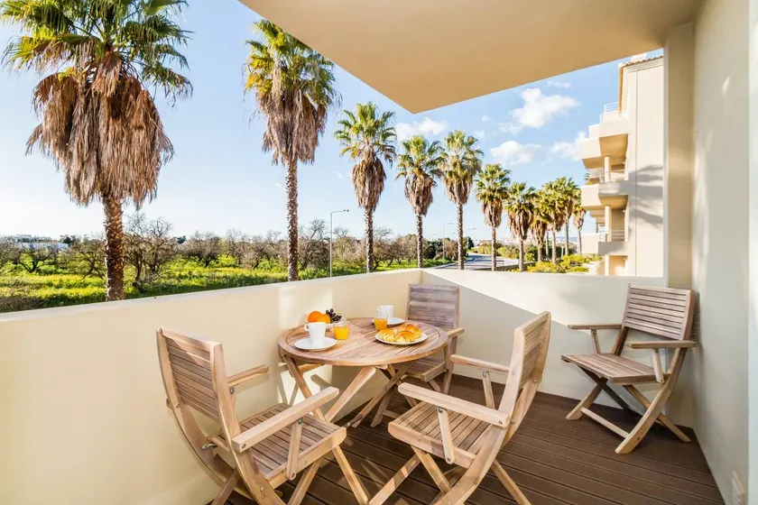 Luxury Apartment POOL EV charging available - Image 1