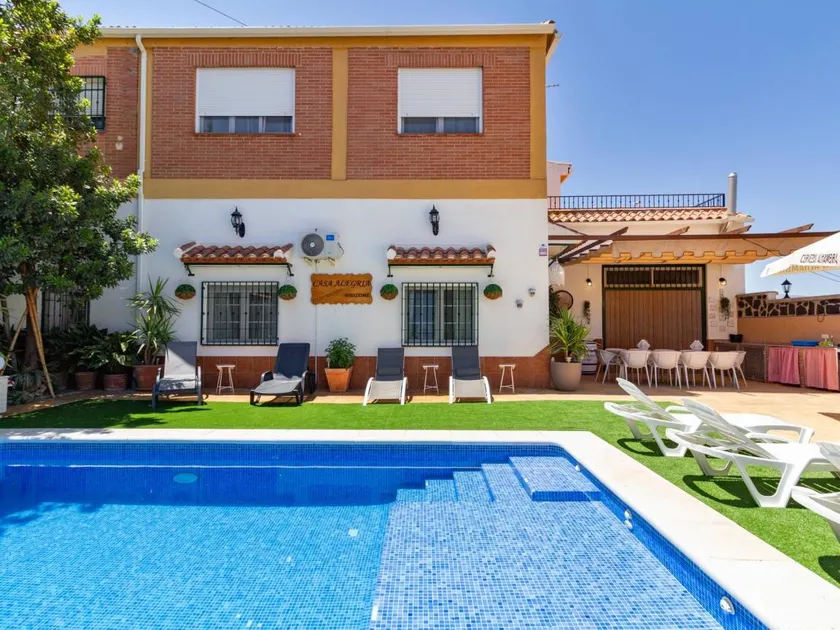 Villa avec barbecue, jardin et terrasse - Image 1