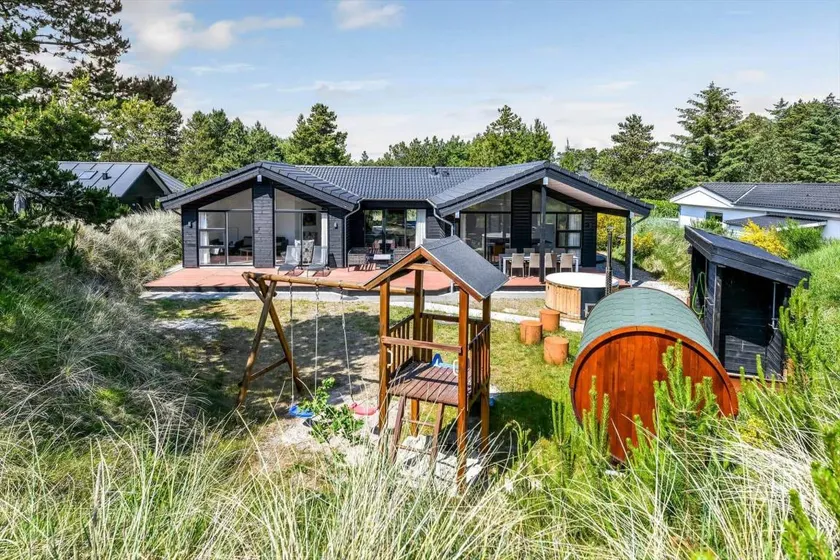 Family-friendly lovely house with sauna, BBQ & terrace - Image 1