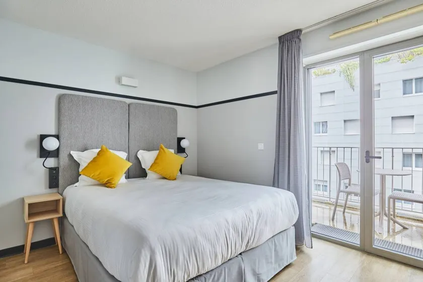 Children-friendly pleasant studio with pool | Next to Presqu'île | City view | Pets allowed - Image 1