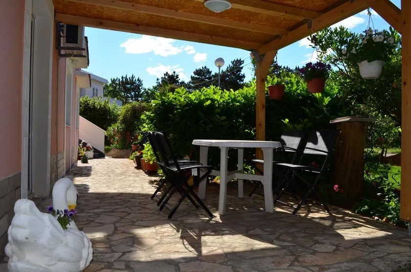 Flat with terrace | Garden view - Image 1