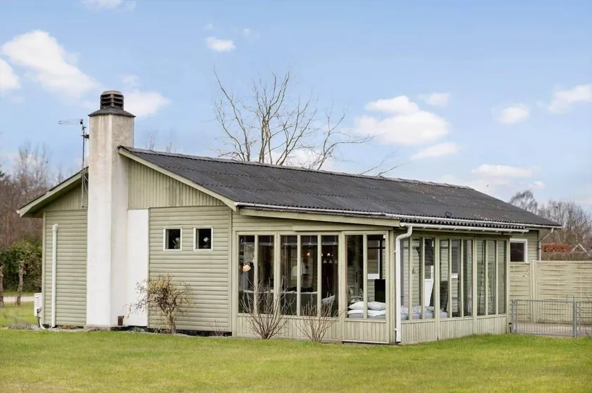 Holiday home with barbecue - Image 1
