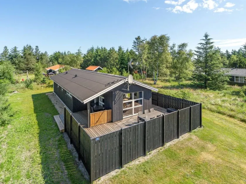 Holiday home with terrace - Image 1