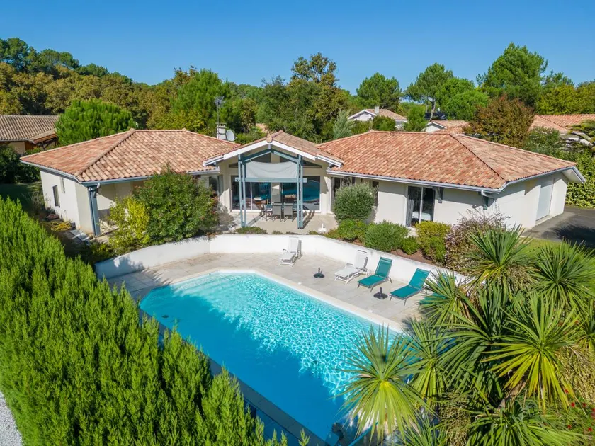 Fully equipped villa with private pool & garden | Pet-friendly - Image 1