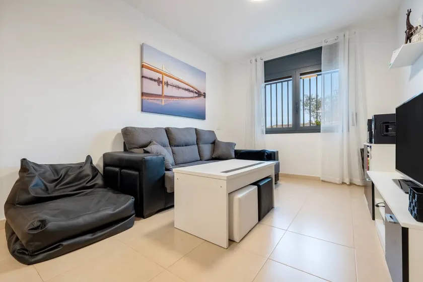 Flat with private pool & garden | River view - Image 1