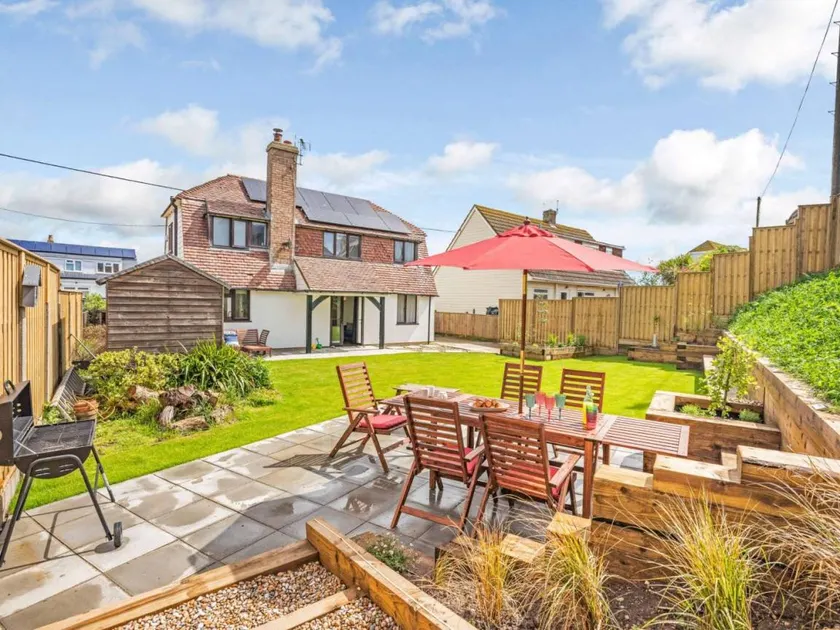 Lovely cottage with barbeque & garden | Next to the beach | Dogs allowed - Image 1