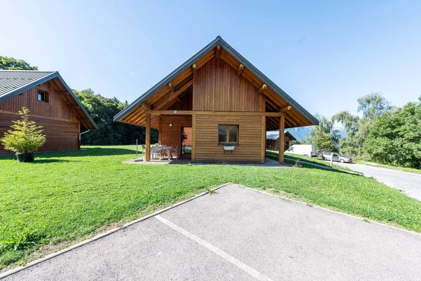 Family-friendly chalet with BBQ, garden & terrace | Mountain view | Dogs allowed - Image 1