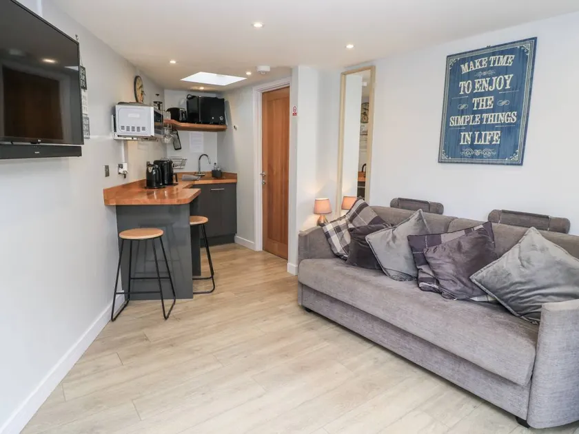 Lovely cottage with garden | Dogs allowed - Image 1