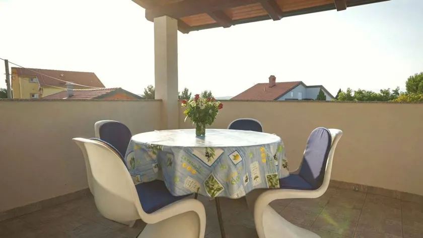 Flat with garden, barbecue & terrace - Image 1
