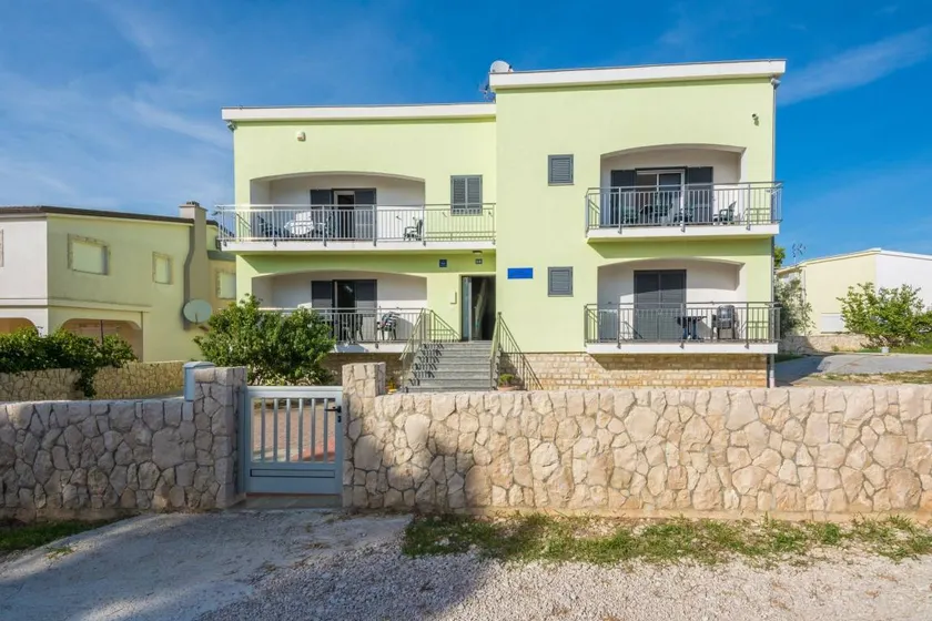 Apartment with barbeque & garden - Image 1