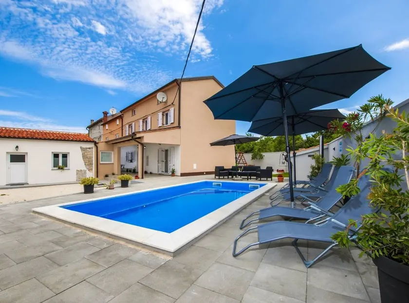 Comfy Holiday Home In Smoljanci With Private Terrace - Image 1
