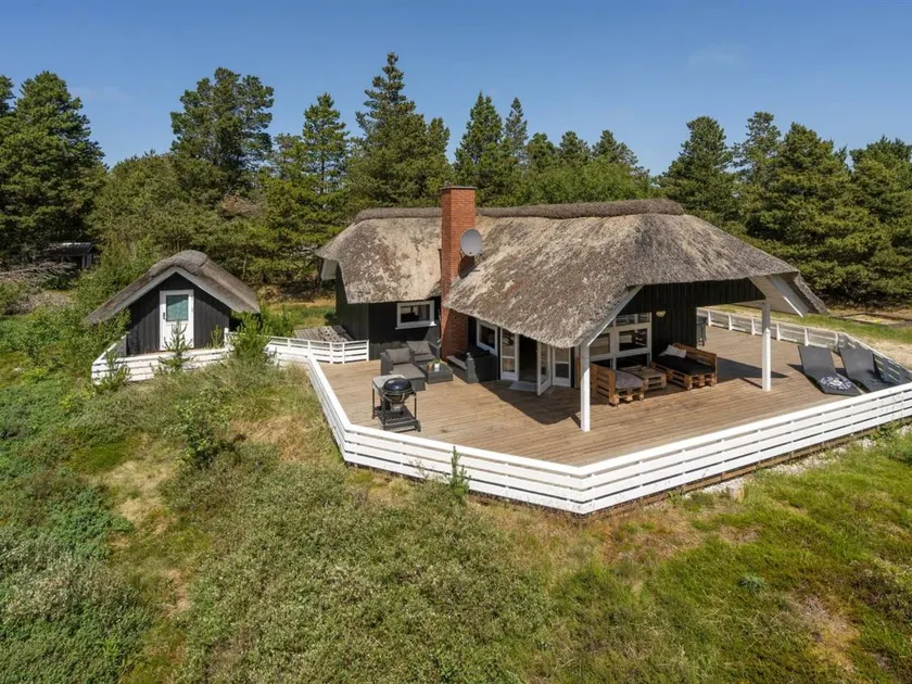 Holiday home with sauna - Image 1
