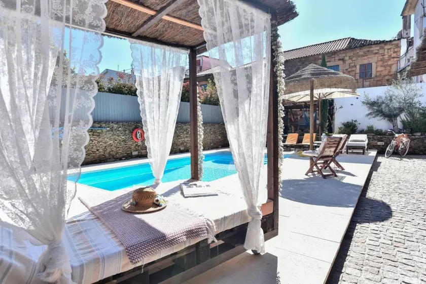 Agréable maison de vacances entièrement équipée avec jardin, piscine privée et barbecue | Vue jardin | Parfaite pour le travail à distance - Image 1