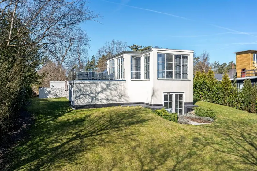 Child-friendly spacious house with hot tub, garden & barbecue | Beach nearby | Pets allowed - Image 1