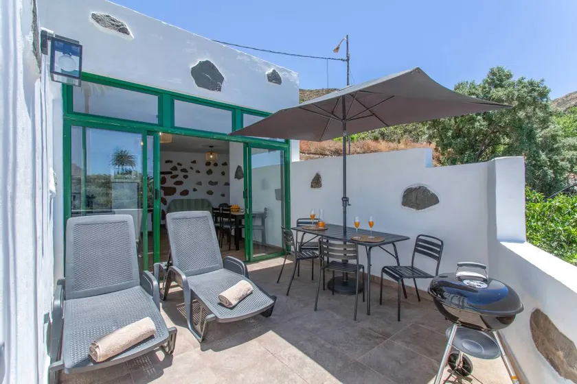 Wohnung mit Terrasse, Grill und beheiztem Pool | Bergblick | Perfekt für die Arbeit von Zuhause - Image 1