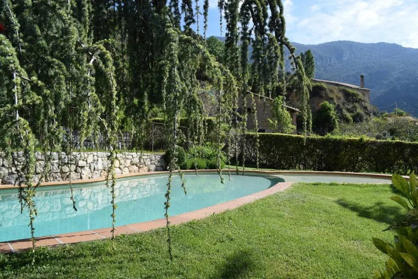 Holiday home with barbecue, private pool & garden | Mountain view - Image 1