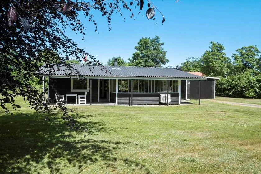 House with terrace, BBQ & garden | Pets allowed - Image 1
