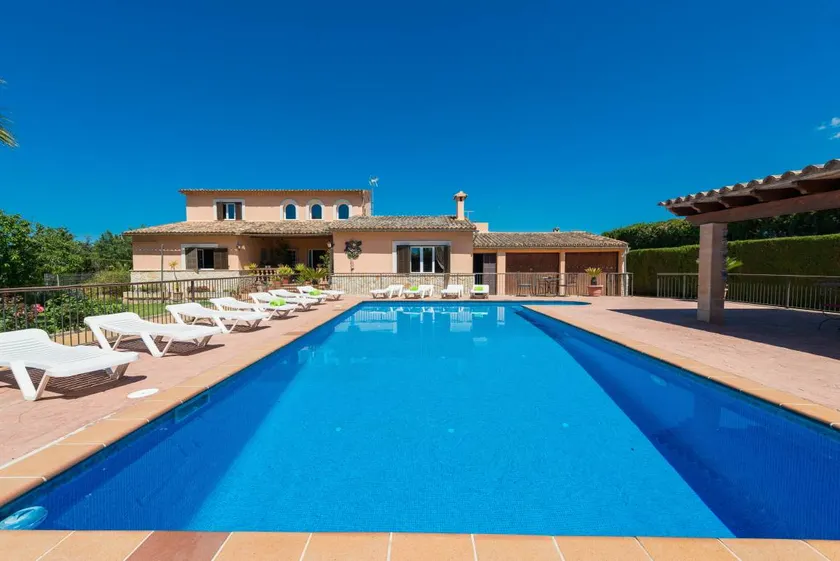 Child-friendly lovely villa with terrace, jacuzzi & private pool - Image 1