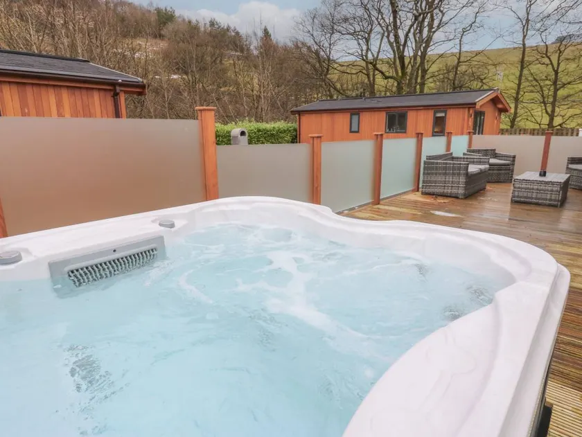 Dovestone Luxury Lodges (sleeps 4) - pets welcome - Image 1