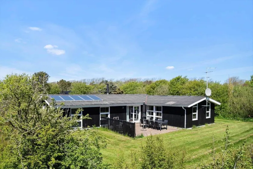 Fully equipped house with pool, garden & terrace | Dogs allowed - Image 1