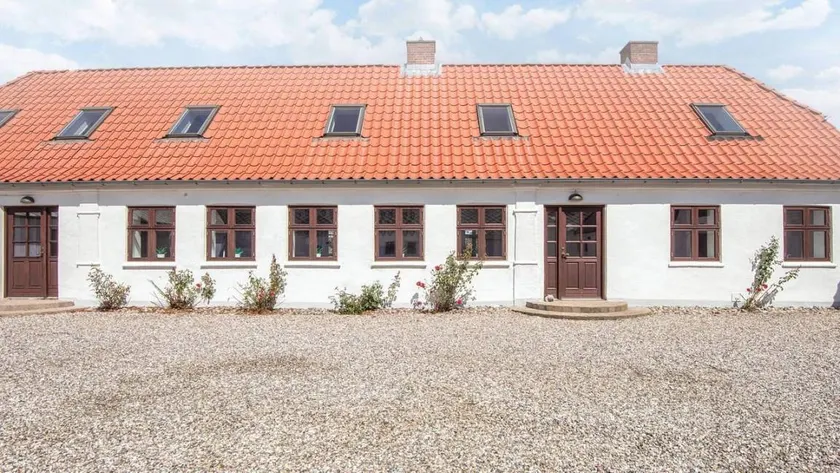 House with garden & terrace - Image 1