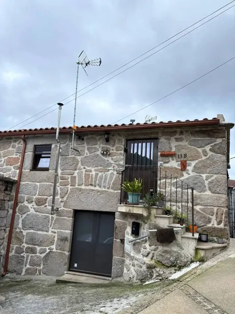 House with garden - Image 1