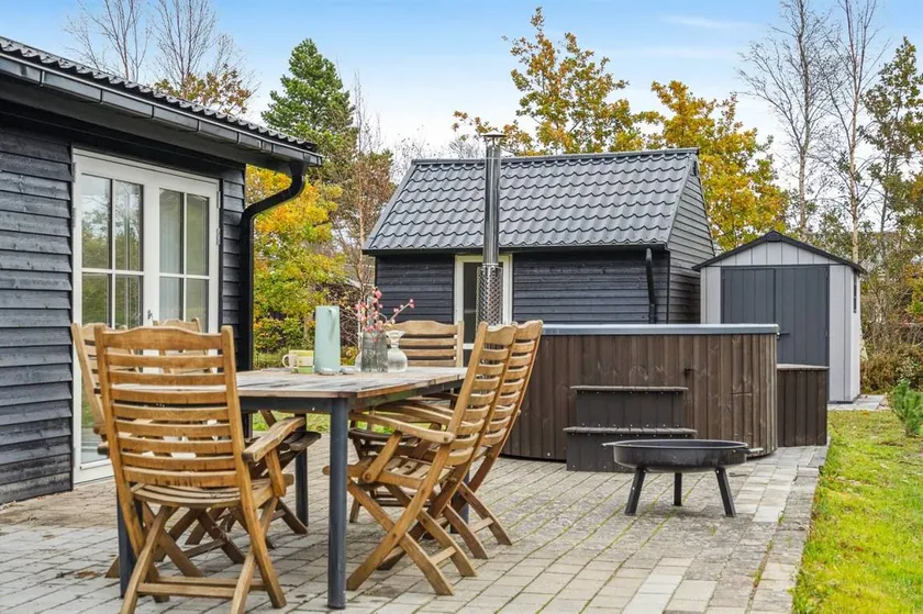 House with jacuzzi, terrace & barbeque - Image 1